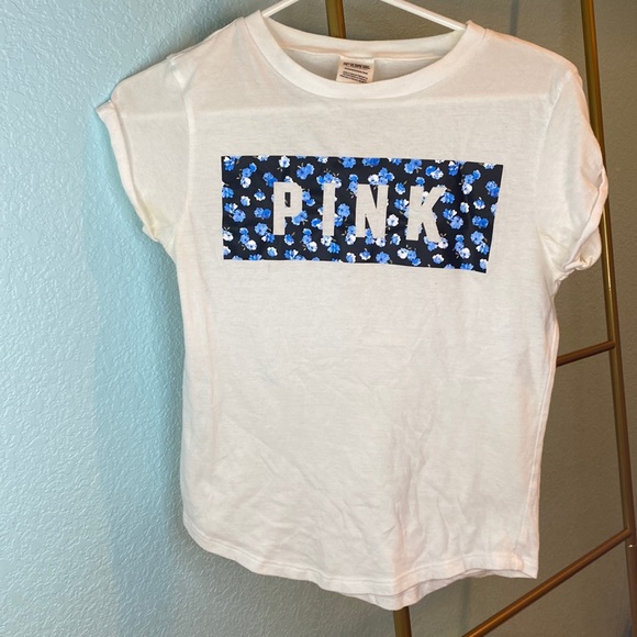 XS PINK VS White top with floral logo - Picture 1 of 3